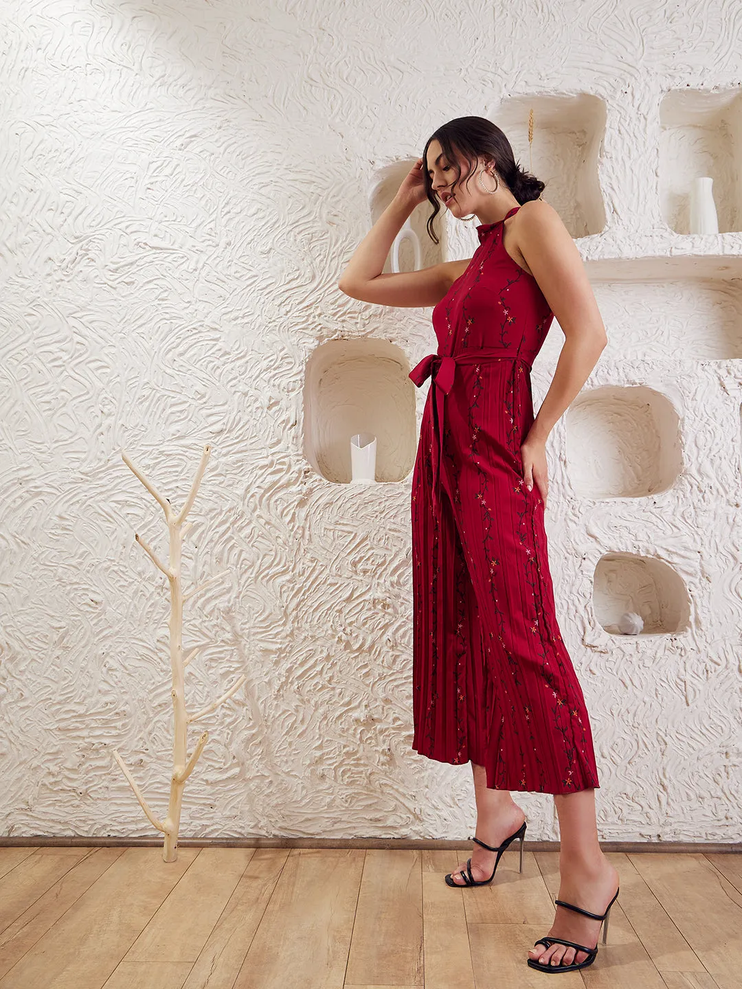 Berrylush Women Red Floral Printed Halter Neck Sleeveless Waist Tie-Up Pleated Culotte Jumpsuit